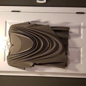 3x roz & Ali scoop neck army green stretchy short sleeve shirt